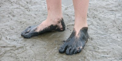 Füße im Wattenmeer