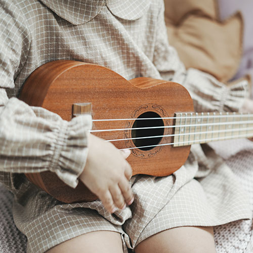 Musik_Kind_Gitarre_Lernen